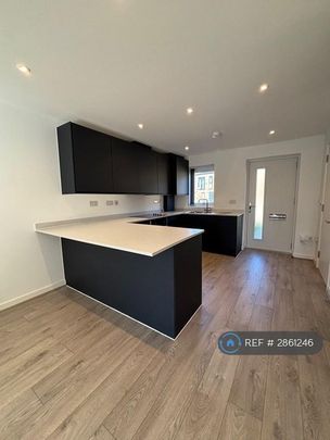 2 bedroom end of terrace house to rent - Photo 1