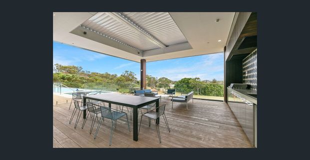 LUXURY HOTEL-LIKE 2 BED APARTMENT - Photo 1