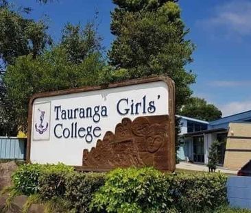 Fresh, Fun & Full of Light! - Photo 3