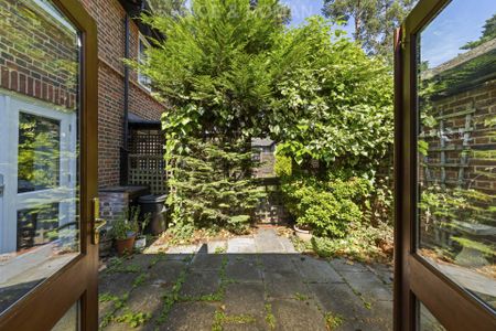 2 Bedroom Semi-Detached, Mytchett Heath – Camberley - Photo 5