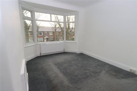 3 bedroom flat to rent - Photo 4
