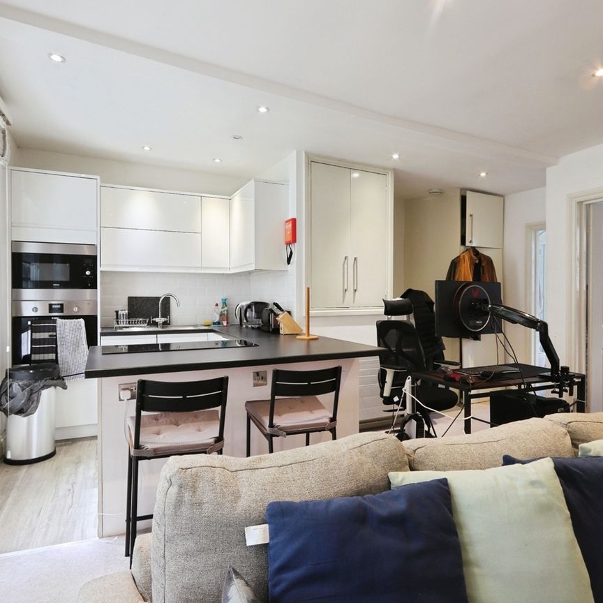 1 Bed Flat, Kensington Church Walk, W8 - Photo 1