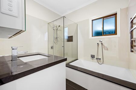 MODERN THREE BEDROOM HOME IN PRIME LOCATION - Photo 4