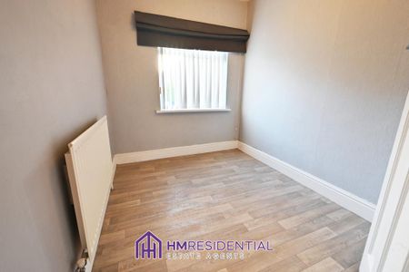 3 bedroom flat to rent - Photo 4