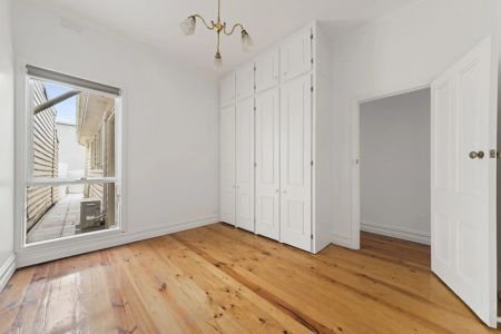 Charming Two-Bedroom Period Home - Photo 4