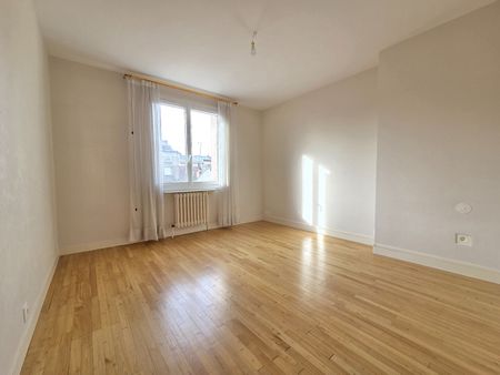 Location Appartement 4 pièces 79m² TOURS 37000 - Photo 2