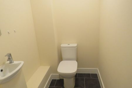 High Street - Photo 5