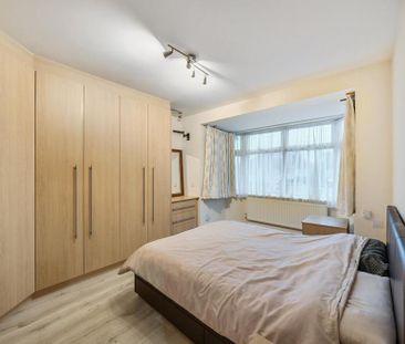 4 bedroom semi-detached house to rent - Photo 4