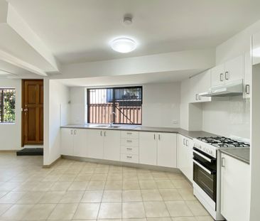 2 Bedroom Flat Including Bills! - Photo 2