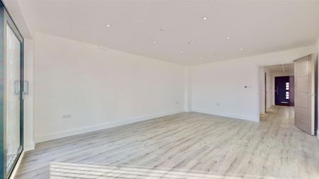 5 bedroom semi-detached house to rent - Photo 3