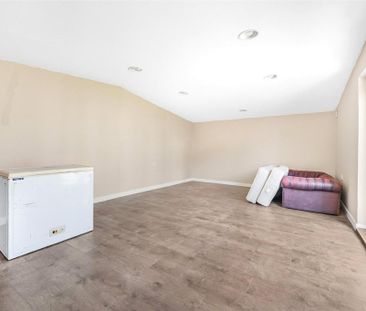 4 bedroom semi-detached house to rent - Photo 5