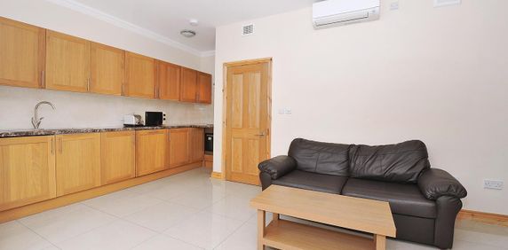 Charing Cross Road, London - Photo 2