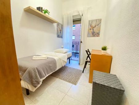 Calle de Embajadores, Madrid, Community of Madrid 28012 - Photo 3