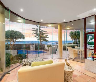 For Rent - Waterfront Beauty Offering a Holiday Lifestyle. - Photo 2