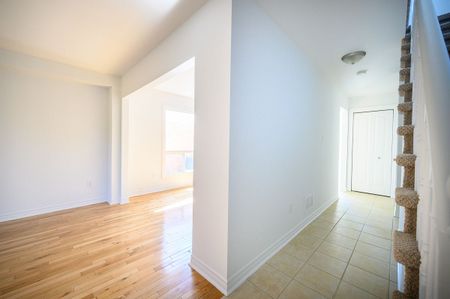 For Lease - 2030 Glenada Crescent, Oakville, Ontario - Photo 3