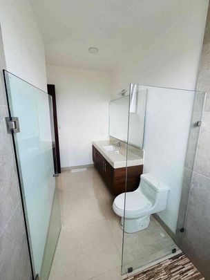 Casa en privada, muy bien ubicada, con alberca y paneles solares en renta. - Foto 1