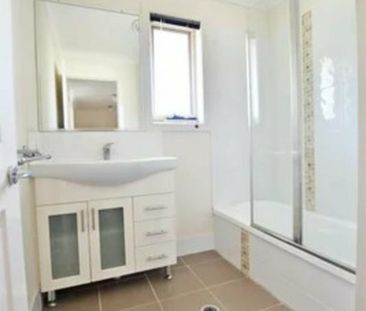 3 BEDROOM TOWNHOUSE IN A QUIET COMPLEX IN KALLANGUR - Photo 2