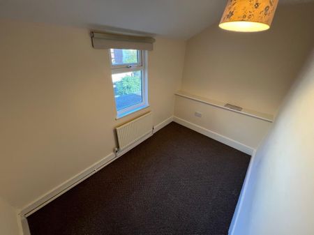 3 bedroom semi-detached house to rent - Photo 3