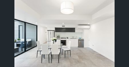 Stylish, self-contained furnished accommodation with multiple communal spaces - Photo 2