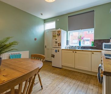 Ashville Terrace, Leeds - Photo 1