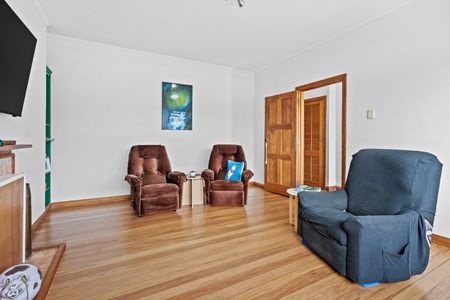 Charming Two Bedroom - Photo 2