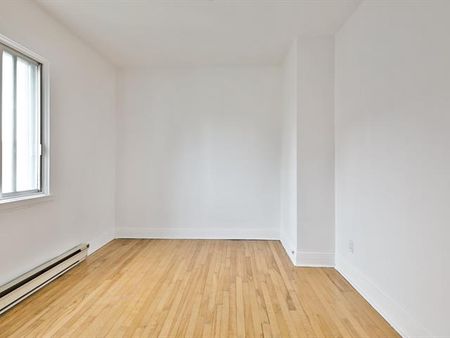 1827 Rue du Collège - Photo 3