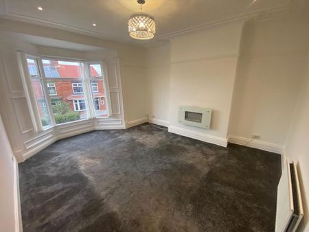 3 bedroom flat to rent - Photo 2