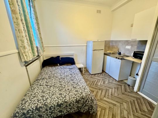 Studio Flat, Gray's Inn Road, London WC1X - Photo 1