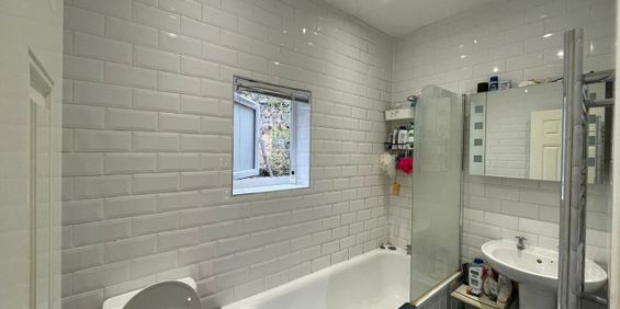 Room in a Shared Flat, Replingham Road, SW18 - Photo 3