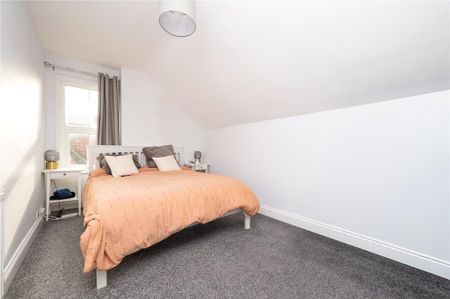 3 bedroom flat to rent - Photo 4