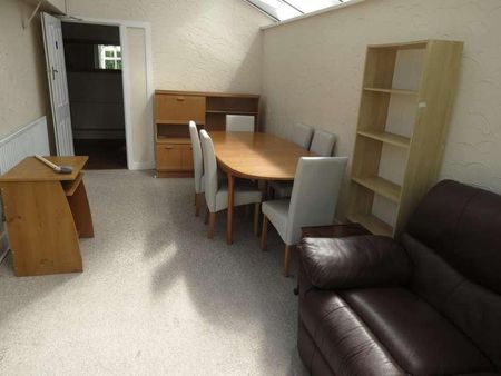 Bedroom Detached House In Wallisdown, BH10 - Photo 2