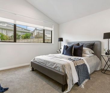 Executive Waterfront Townhouse - Photo 3