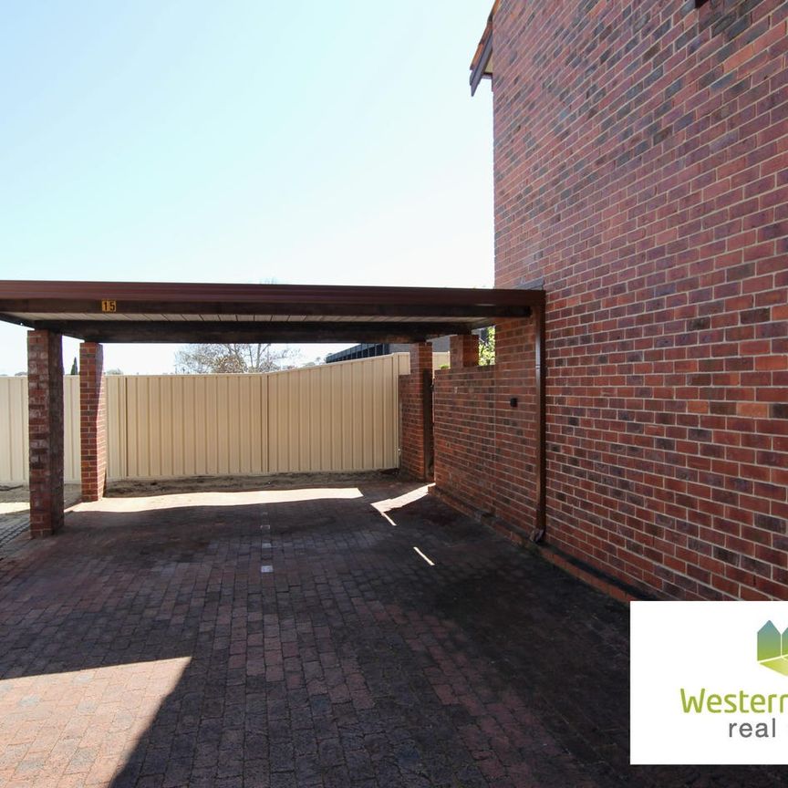 Spacious two bedroom ground floor apartment - Photo 1