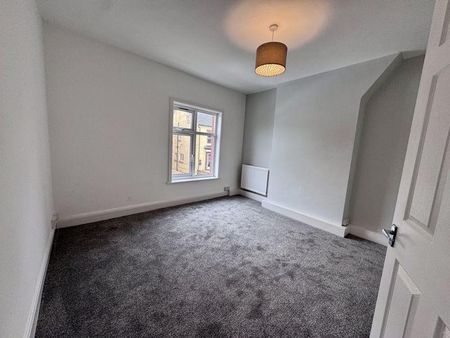 2 bedroom semi-detached house to rent - Photo 3
