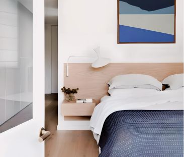 Large one bedroom apartment with private courtyard - Photo 2