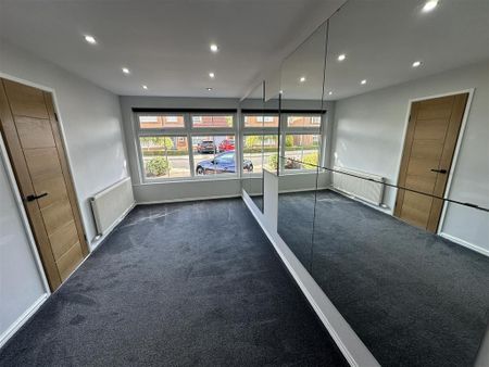3 bedroom detached house to rent - Photo 2