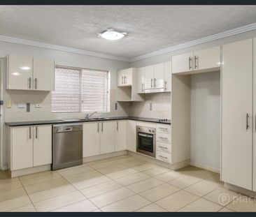 Ground Floor 2 Bedroom Unit - Photo 5