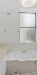 Stunning sundrenched two bedroom apartment. - Photo 4