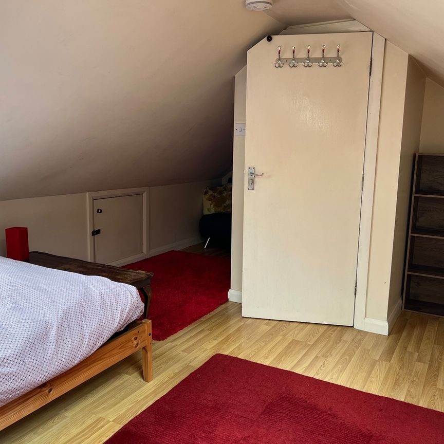 Room in a Shared House, Stanmer Park Road, BN1 - Photo 1