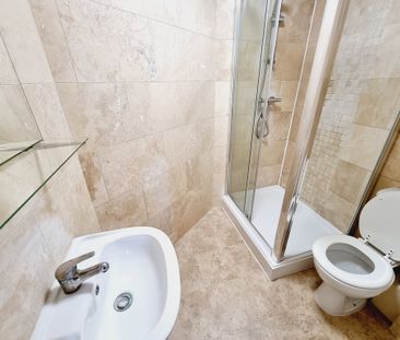 9 Bed Student Accommodation - Photo 2