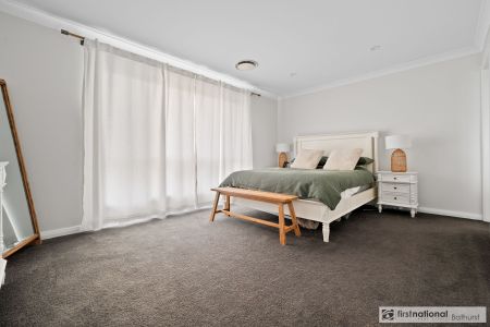 Modern Family Living with Space, Style & Comfort - Photo 4