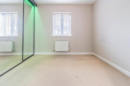 1 bedroom coach house to rent - Photo 2