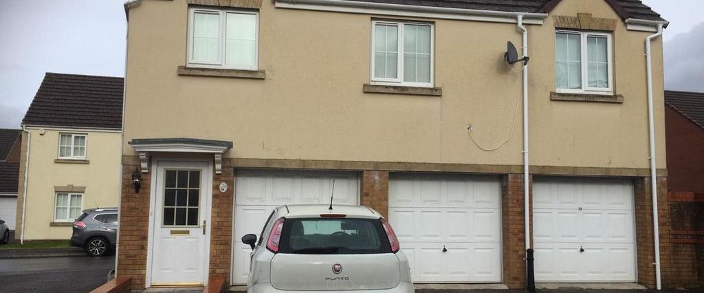 1 bedroom coach house to rent - Photo 1