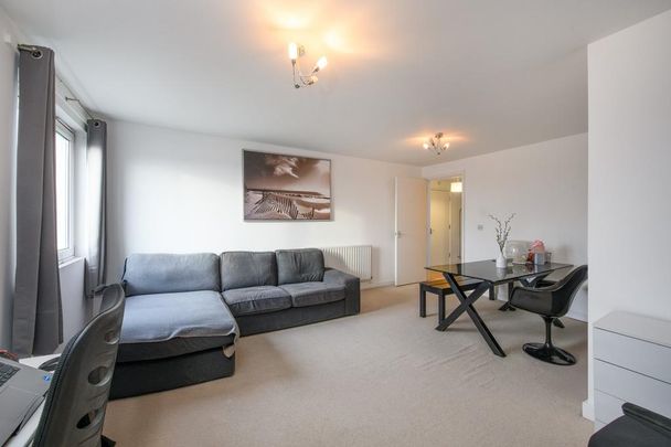 1 bedroom flat to rent - Photo 1