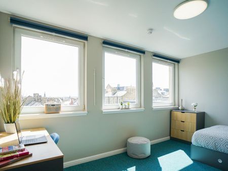 1 bedroom in a flat share to rent - Photo 2