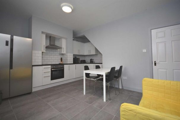 1 bedroom in a house share to rent - Photo 1