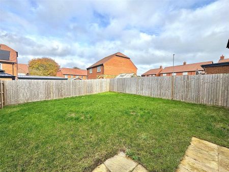 3 bedroom semi-detached house to rent - Photo 4