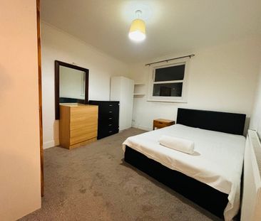 2 Bed Flat, Wickford House, E1 - Photo 1