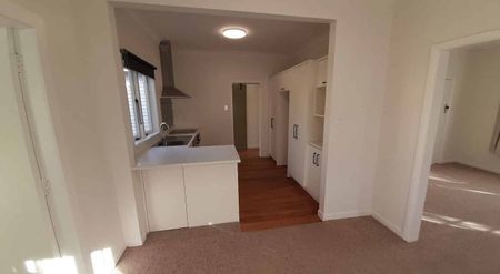 Character with all mod cons! - Photo 5