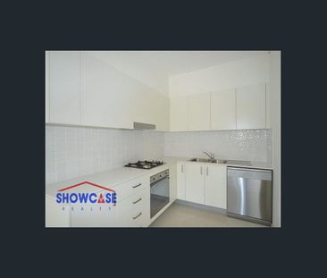 Central, Convenient Location, Modern Townhouse - Photo 2